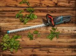 GARDENA Accu Heggenschaar ComfortCut 60/18V P4A Set 9 GARDENA Accu Heggenschaar ComfortCut 60/18V P4A Set -COPPELMANS Winkel gardena accu heggenschaar comfortcut 60 18v p4a set 1500x1103 640af31a3b8eb l